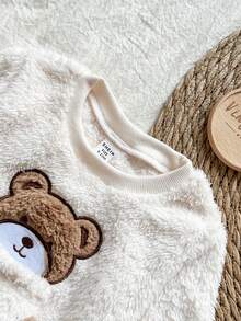 Vintaside Kids Babyboy A Two Pieces Set Of Winter Beige Double-Sided Fleece Round-Neck Long-Sleeved Top And Khaki Tapered Long Pants Comes With A Cute Three-Dimensional Bear Ear Hat. The Pocket On The Chest Has A Cute And Adorable Bear Embroidery Pattern. Made Of Plush Fabric, It Is Warm And Comfortable, Suitable For Daily Outings Such As Going To School, Taking A Vacation, Learning To Walk, Relaxing At Home, And Attending Parties