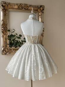 Lovelzi 优雅、奢华、高贵、宫廷风白色 3D 花卉蕾丝、鱼骨纹、深 V 领、露背、3D 花卉装饰、伞形下摆连衣裙，适合单身派对、婚礼、毕业典礼、度假、新娘送礼会 - 白色 - 查看 3