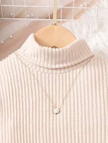SHEIN Tween Girls Beaded Turtleneck Ribbed Puff Sleeve Knit Top & Pearl Bow PU Skort 2-Piece Set, Sweet Cool Fall Winter Outfit - Brown - View 4
