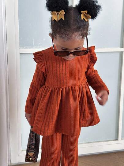 SHEIN 2 st/set babyflicka höst/vinter hög hals asymmetrisk fuzzy ribbad topp och elastisk midja bell bottom byxor, lämplig för högtid, fest, utomhus, skola, 6M-3T, barnkläder, spädbarnskläder
