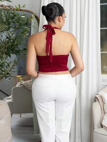 Melissa Matos Camiseta sin mangas con cuello anudado, hebilla metálica y bajo asimétrico ajustado - Burdeos - Ver 2