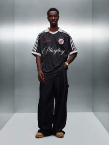 PLAYBOY X SUMWON Camiseta de polo de manga corta con cuello y diseño de tres rayas, con estilo de fútbol retro - Multicolor - Ver 7