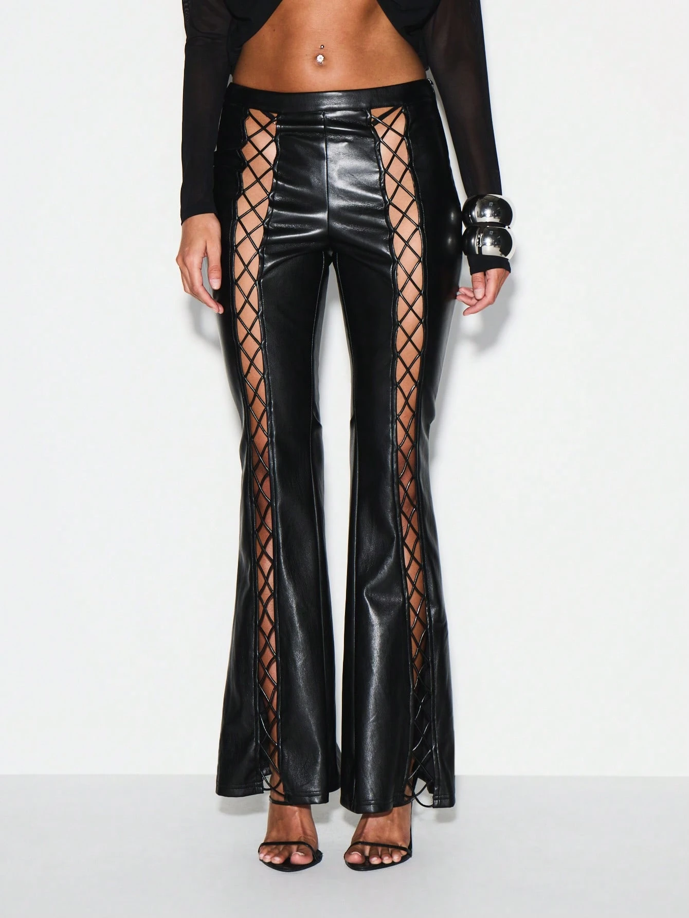 KIZN Pantalones de cuero con cordones y bajo acampanado