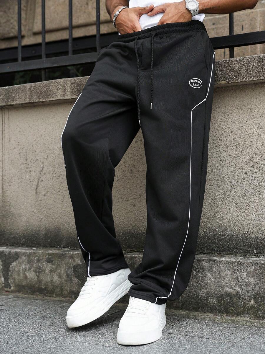 Manfinity Homme Pantaloni de trening casual cu dungi laterale imprimate pentru bărbați, pantaloni de trening negri pentru bărbați, pantaloni de trening cu dungi laterale largi, pantaloni de sală de stradă