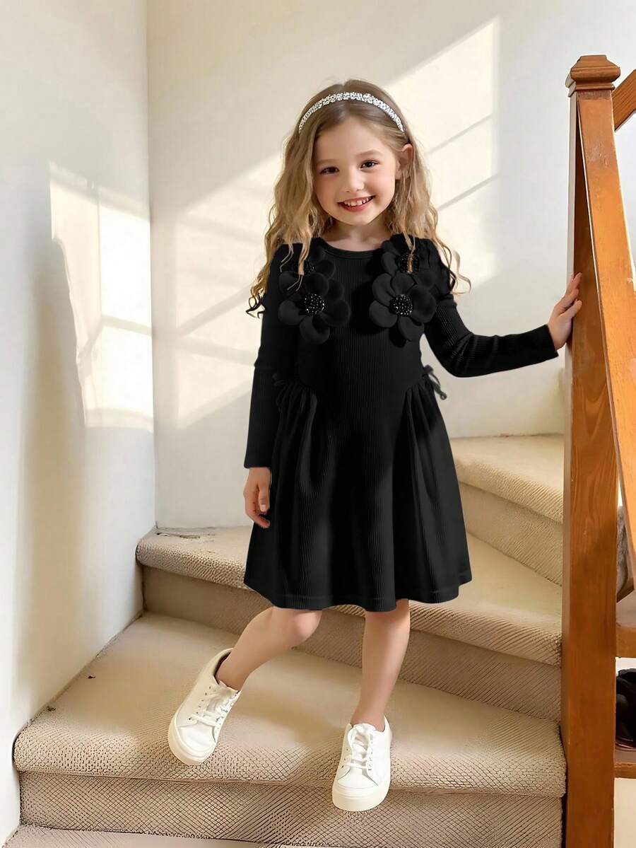 Elladie kids 年轻女孩优雅简约圆领插肩袖高腰修身短款纯色罗纹面料 3D 花卉图案小黑裙返校蝴蝶结装饰连衣裙，适合所有季节 - 黑色 - 查看 1