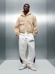 PLAYBOY X SUMWON Pantalones de chándal de pierna ancha y entrepierna caída con panel de rayas laterales y cintura con cordón para comodidad casual - Azul y blanco - Ver 3