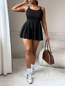 Rhythm Era 两件套女士运动连衣裙套装，配有可拆卸短裤 | 及膝长度，带隐藏口袋 | 透气速干面料 | 交叉露背设计 | 可调节肩带 | 适合健身、跑步、网球和日常穿着