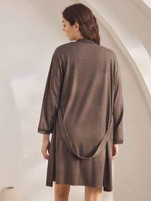 Ocili 2件套女士柔软舒适蕾丝系带长袖睡袍及吊带睡裙家居服套装，秋冬服装 - 卡其色 - 查看 3