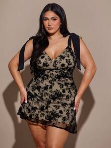 SHEIN BAE 大码女式黑色植绒迷你连衣裙 - 黑色 - 查看 2