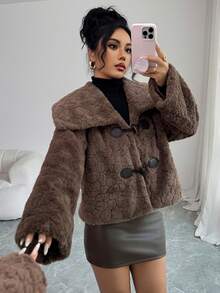 Modelyn Veste courte décontractée de couleur café avec col en fausse fourrure et boutons en corne, vêtement