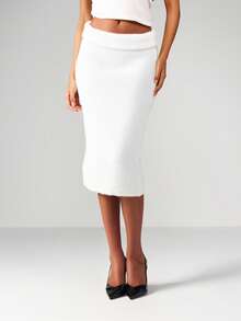 MISSGUIDED تنورة قلم ناعمة مخملية مرنة متوسطة الطول ذات خصر عالي، موضة شتوية وخريفية - أبيض - مشاهدة 1