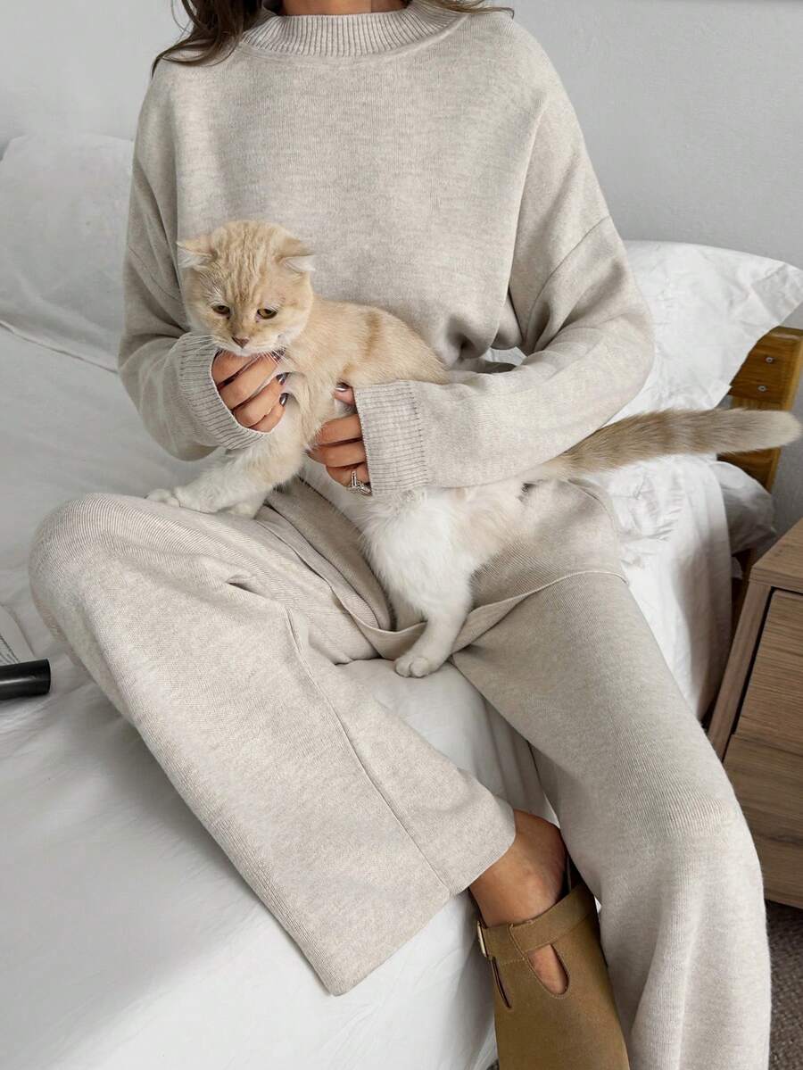 EURMUSE Zweiteiler mit weicher Struktur – Mokkafarbenes Strickoberteil mit Taillenband und Hose mit lässiger Passform - Schwarz - Übersicht 1