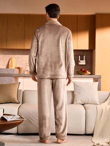 Manfinity Underwear&Sleepwear Basics Men's Fleece Pajama Set, Shirt With 2 Pockets, Pants With 0 Pockets, Lapel Collar, Regular Fit, Casual Style, Fall/Winter Clothes, Fluffy, Cozy