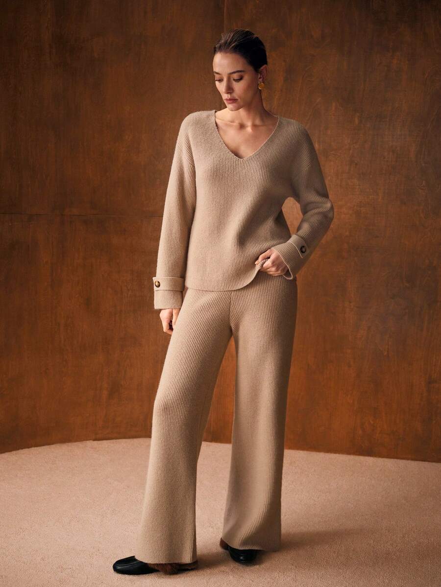 MOTF PREMIUM 两件套针织套装：V 领落肩毛衣（袖口系带设计）和阔腿针织裤