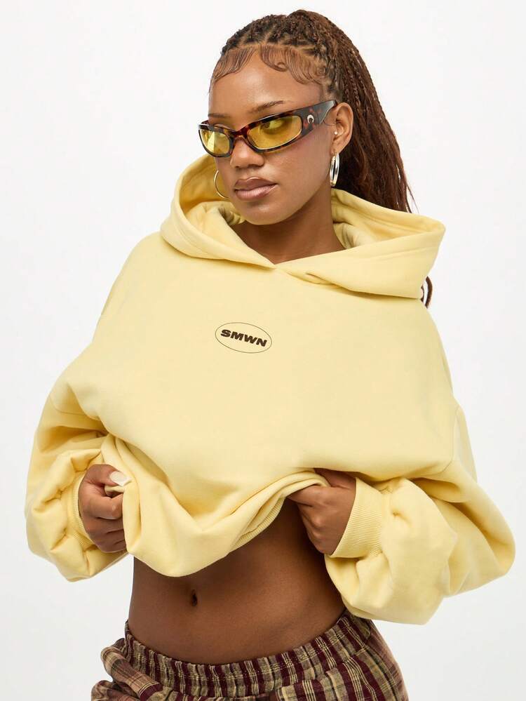 SUMWON WOMEN Bluza z kapturem z logo w dużym rozmiarze, ściągaczem i napisem z boku