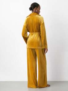 Maija Conjunto de top de manga larga y pantalones de unicolor de terciopelo minimalista para mujer, uso casual diario - Mostaza Amarilla - Ver 2