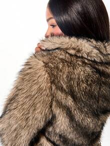 SUMWON WOMEN Áo khoác lông thú giả cắt ngắn có dây da Áo khoác mùa đông sang trọng Phong cách Biker - Màu be - Xem 6