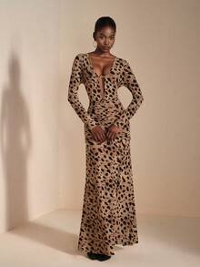 JIAN LASALA Abito lungo con scollo a V profondo, maniche lunghe, arricciato, con stampa leopardata su tutto il capo, elegante e sexy, collezione di abbigliamento di lusso e di stile, abito da festa