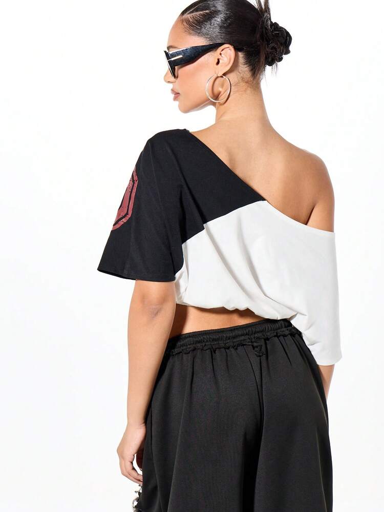 SUMWON WOMEN カラーブロック デザイン ビンテージロゴプリント オフショルダー グラフィックTシャツ