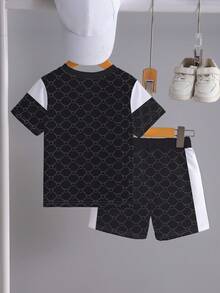 SHEIN Playful Pals 1 Set Conjunto de camiseta de manga corta y pantalones cortos de bebé niño con estampado en blanco y negro, camiseta de cuello redondo de manga corta con estampado de la palabra "REY" y pantalones cortos para uso casual y al aire libre - Multicolor - Ver 2