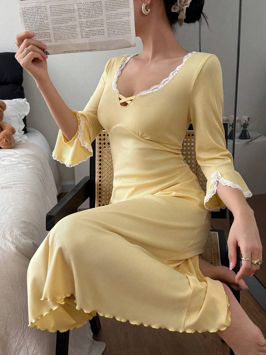 Napfluff 撞色蕾丝边拼接针织休闲方领修身七分袖女士睡裙,冬季 - 黃色 - 查看 1