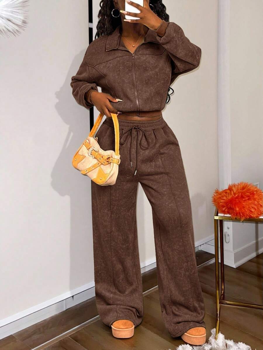 Slaydiva 2025秋冬新款保暖加厚休闲简约军绿色炸雪花针织半开襟立领长袖毛衣+高腰阔腿条纹裤女两件套，适合日常出行、返校、毕业典礼、购物、通勤、朋友聚会、早午餐、机场穿搭、度假、运动休闲等场合。 - 棕色 - 查看 1