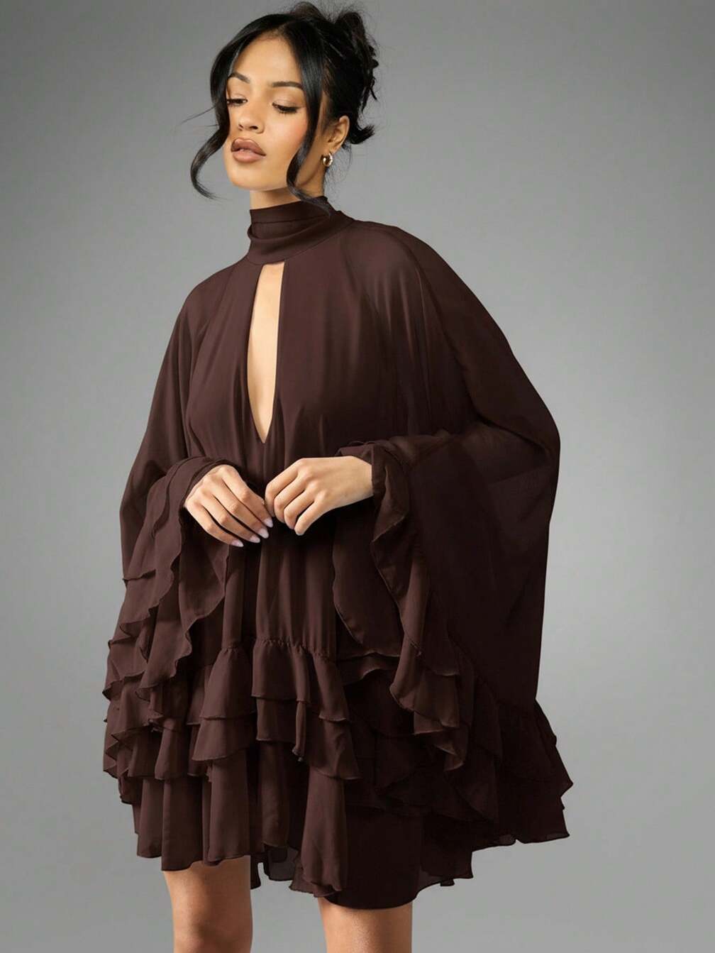 MISSGUIDED Chiffon Cape Dress With Tiered Ruffle Hem｜MISSGUIDED