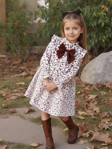 SHEIN Emery Rose Kids Đầm dài tay dáng rộng dễ thương cho bé gái, họa tiết hoa màu mơ, thắt nơ, thích hợp cho kỳ nghỉ hè; Đầm hoa mùa thu, đầm thu màu trắng ngà điểm xuyết đỏ cháy; Đầm xuân thu cho bé gái; Đầm hoa nhún bèo tay dài, chi tiết nơ to và xếp nếp cho bé gái; Đầm hoa tay dài, cổ bèo nhún, thắt nơ to cho bé gái; Đầm chữ A dễ thương, đầm nơ; Đầm in họa tiết hoa mùa thu cho bé gái. - Màu be - Xem 2
