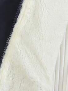 SHEIN Czarny płaszcz z kapturem dla chłopca, ciepły i wygodny ubiór odpowiedni dla chłopców w wieku 4-7 lat na jesień, wiosnę i zimę. Kurtka nadaje się do noszenia na zewnątrz, w szkole i w domu