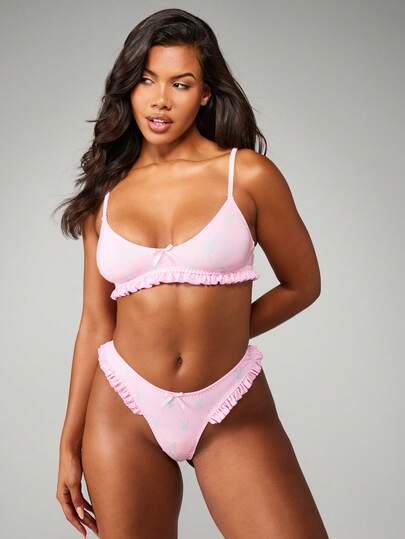 Missguided x Playboy 印花荷叶边细节文胸和丁字裤贴身内衣套装，带荷叶边