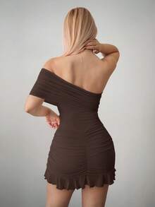 Vestido mini asimétrico ajustado con hombros descubiertos de malla - Marrón - Ver 2