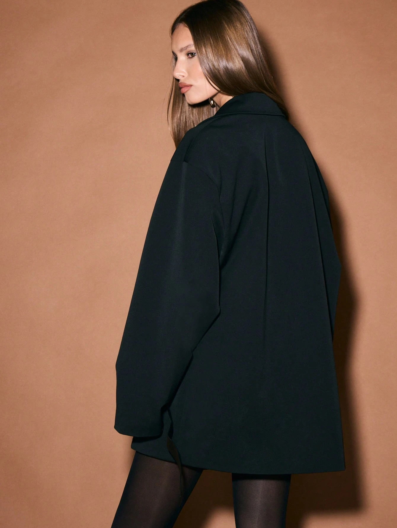 KIZN Blazer-Minikleid mit Gürtel und tiefem V-Ausschnitt