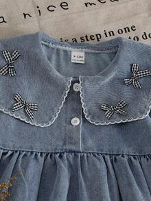 SHEIN 女婴休闲可爱彼得潘领蝴蝶结前片拼接纽扣松紧腰A字长袖连衣裙，秋冬款 - 藍色 - 查看 4