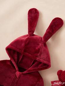 SHEIN 女婴睡衣，可爱柔软勃艮第兔子，睫毛刺绣眼睛和灵活耳朵设计长袖连帽连体衣家居服