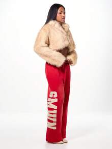 SUMWON WOMEN 超大尺寸 Varsity 图案慢跑裤，带星星细节和侧面印花 - 紅色 - 查看 4