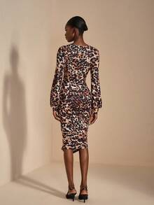 JIAN LASALA Vestido midi ajustado con cuello en V de encaje, mangas largas tipo obispo, estampado de leopardo, drapeado, colección de ropa de lujo elegante y estilosa para mujer, vestido gráfico elegante para fiesta - Multicolor - Ver 2