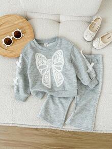 SHEIN 女婴休闲可爱蝴蝶结后背圆领长袖蕾丝花边卫衣和蕾丝花边喇叭裤，适合秋冬季日常休闲穿着 - 淺灰色 - 查看 4