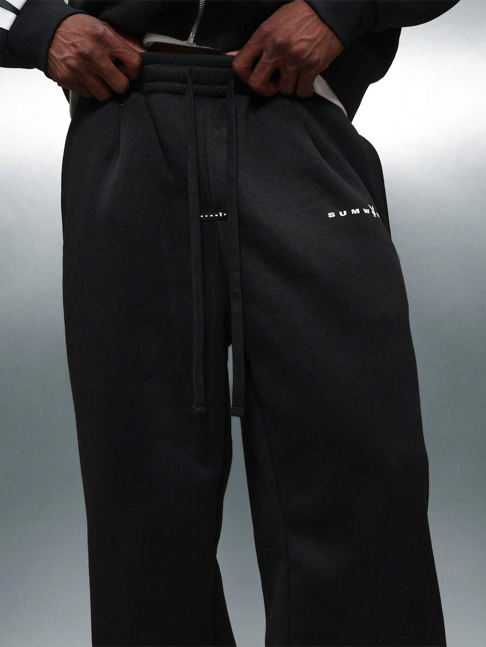 PLAYBOY X SUMWON Pantalon de survêtement à jambes larges taille haute plissé avec cordon de serrage et poches latérales pour le loungewear casual en hiver