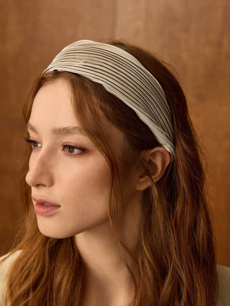 ベージュ プリーツ ワイド ヘアバンド