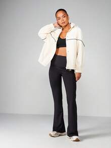 MISSGUIDED 带帽和徽标印花的超大飞行员夹克，打造休闲街头风格 - 彩色 - 查看 3