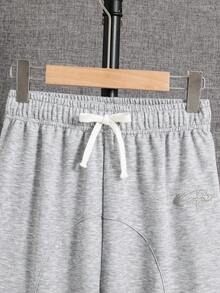 SHEIN Lässige, schicke Hosen für Teenager-Jungs sind bequem, stilvoll, einfach, praktisch und vielseitig. Weich und bequem, perfekt für den Alltag, die Schule, Reisen oder Sport. Diese einfachen Sweathosen mit Beinschlitz sind in handbemalten, Retro- und Sportversionen erhältlich. Diese weiten Hosen sind perfekt für alle Jahreszeiten. - Grau - Übersicht 4