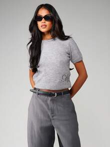 MISSGUIDED 宽松针织短袖上衣，侧面有刺绣细节，适合女士休闲针织衫 - 灰色 - 查看 3