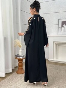 Al Najma 女士优雅派对 3D 花卉刺绣撞色拼接露肩阿拉伯风格连衣裙 - 杏色 - 查看 2