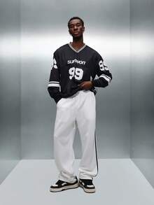 PLAYBOY X SUMWON 宽松版型长袖足球V领网眼T恤，印有大号数字 - 彩色 - 查看 5