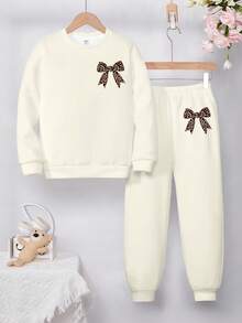 SHEIN Leap Crew 少女复古甜美豹纹蝴蝶结印花奶油白休闲宽松圆领舒适长袖套头卫衣，适合秋冬季节，两件套 - 彩色 - 查看 2