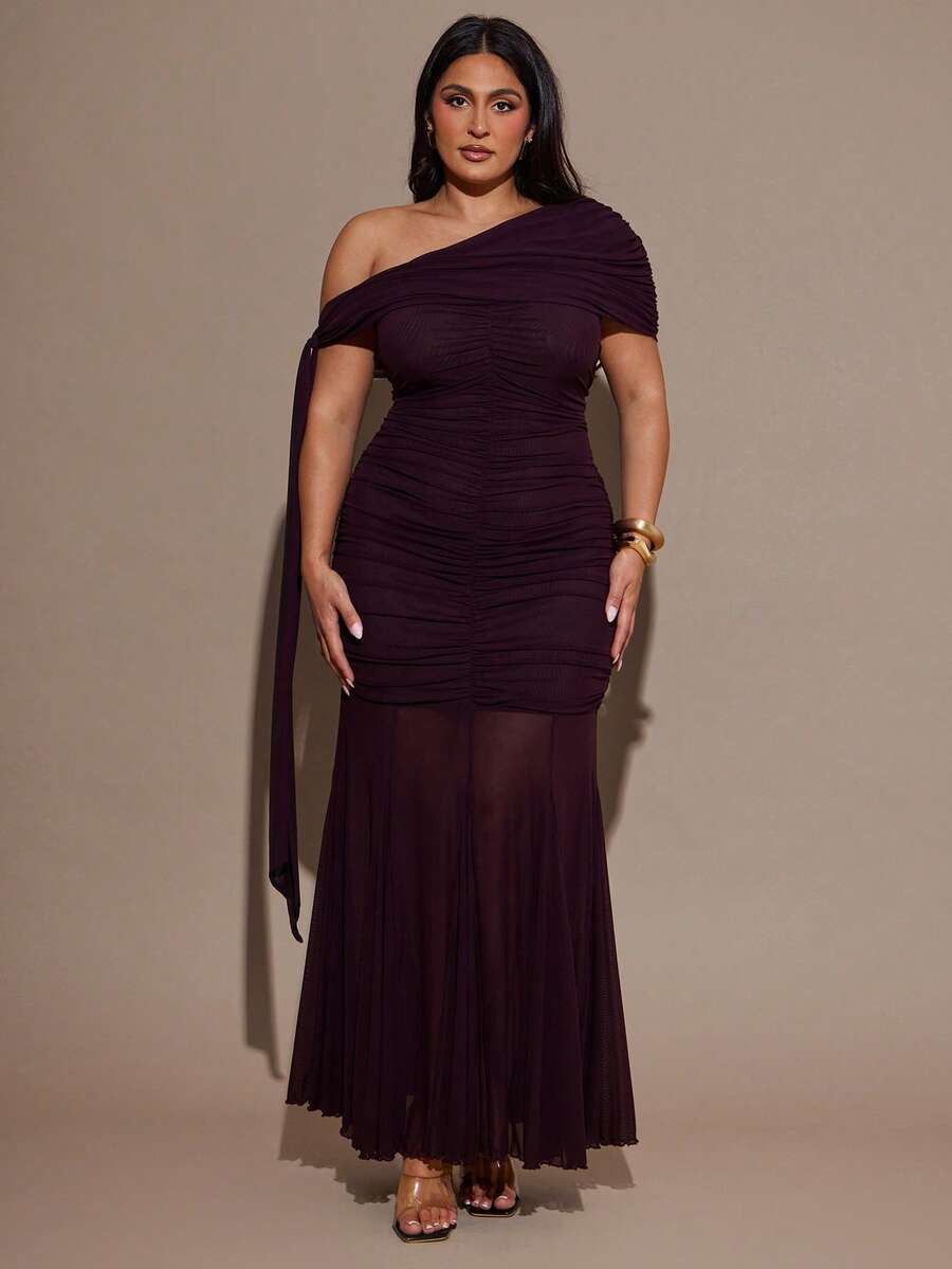 SHEIN BAE Plus Size Burgundy Off-Shoulder Spaghetti Strap Maxi Dress With A Flowing Skirt Is Elegant And Sophisticated, Suitable For Holidays, Weddings, Birthdays, Graduations, And More. It Can Also Be Worn As A Fitted Dress, Autumn Dress, Christmas Costume, Halloween Costume, Date Outfit, Or Wedding Guest Attire. Elegant And Sophisticated Dress Is An Ideal Choice For Wedding Guests. - Coffee Brown - View 1