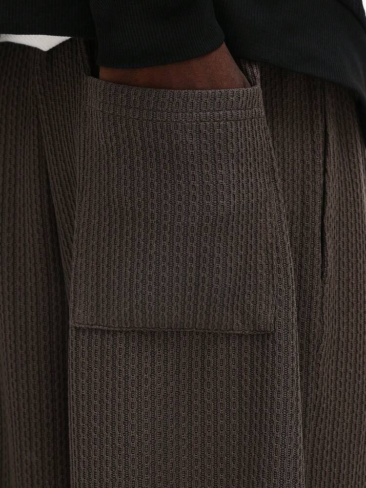 Spodnie dresowe o prostym kroju z teksturą i ściągaczem