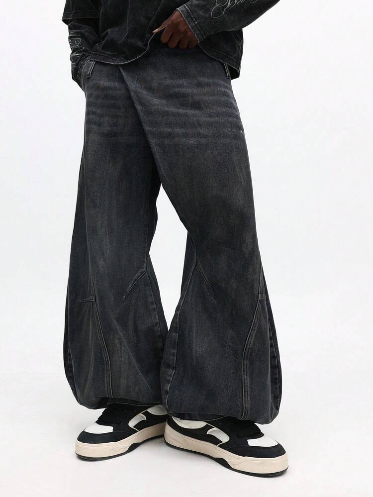 Jeans a zampa a gamba larga con fondo a zampa