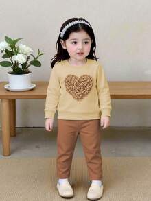 SHEIN 女婴幼儿新生儿 0-3 岁可爱心形图案长袖运动衫和紧身裤套装，日常休闲装，秋冬 - 棕色 - 查看 1