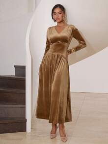 Modelyn 女士时尚派对天鹅绒V领长袖连衣裙 - 棕色 - 查看 1